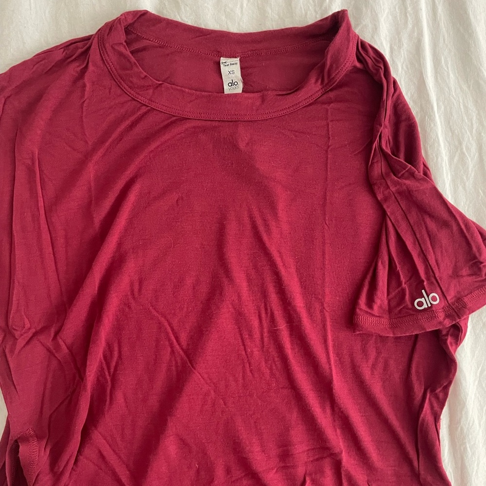 Alo yoga Shirt features exposed sides Maroon colored